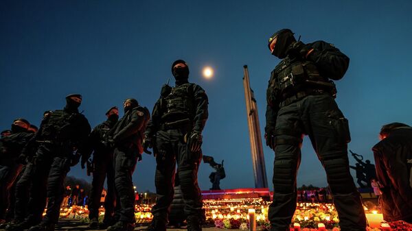 10 мая у мемориального комплекса Памятник воинам Советской армии - освободителям Советской Латвии и Риги от немецко-фашистских захватчиков в Риге - Sputnik Латвия