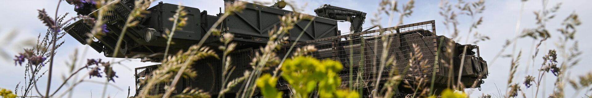 Боевое дежурство расчетов ЗРК Бук группировки войск Центр на Красноармейском направлении СВО - Sputnik Латвия, 1920, 28.02.2022